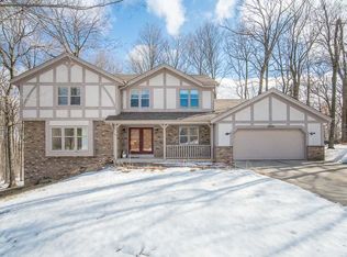 16620 Rosewood Ct, Brookfield, WI 53005