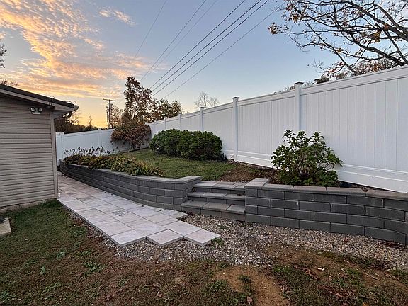 4th image of 53 Tall Timber Ln