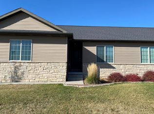 6803 Mimosa Ln, Lincoln, NE 68521