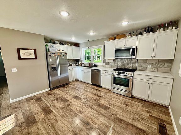 2nd image of 319 Highwood Cir