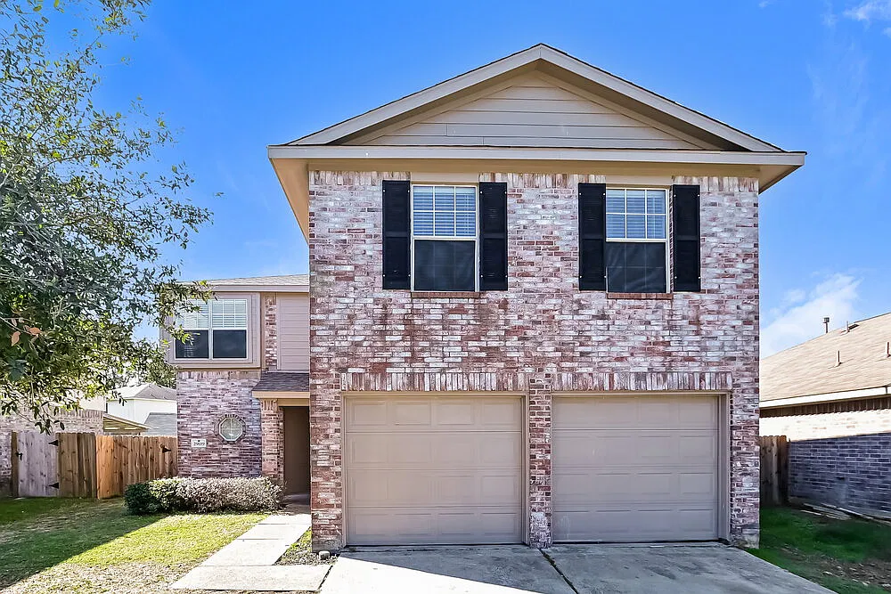 4 bed, 2.5 bath, 2461 sqft, $2,100 — Photo 1