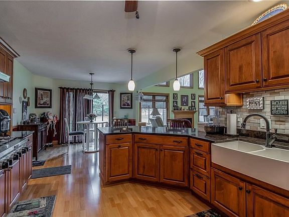 3rd image of 528 Joann Dr