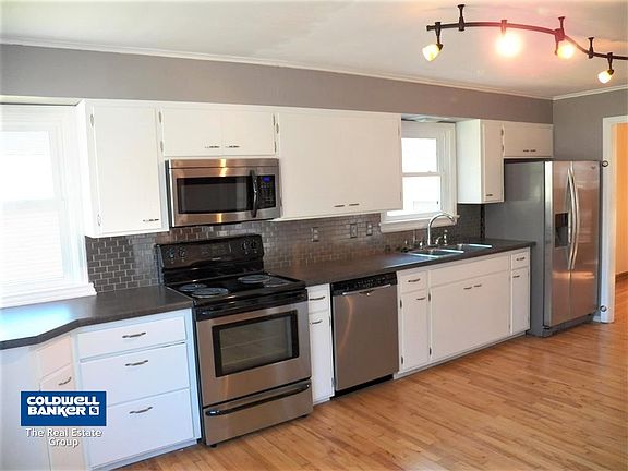 Kitchen appliances included