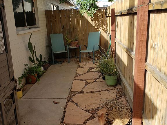 3rd image of 922 E Montebello Ave APT A