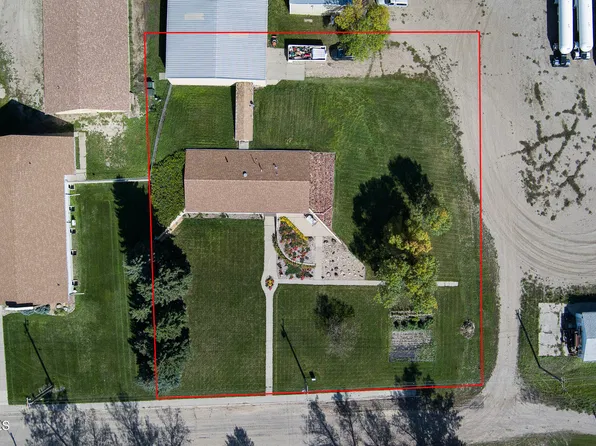 210 Oak Ave E, New Salem, ND 58563