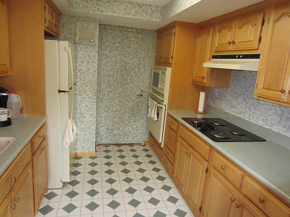 3rd image of 4000 N Meridian St APT 6H