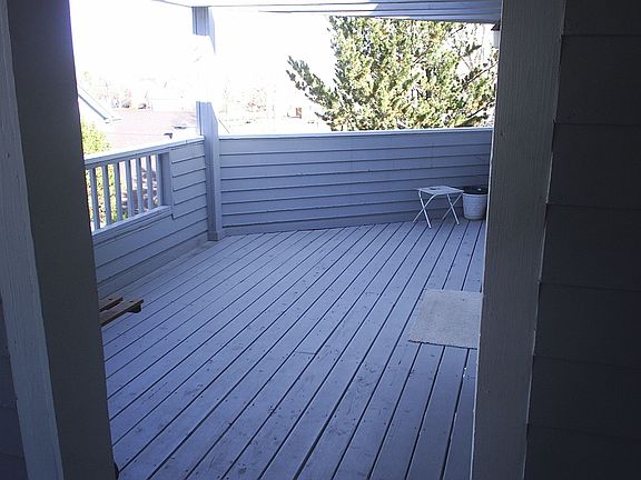 Expansive deck