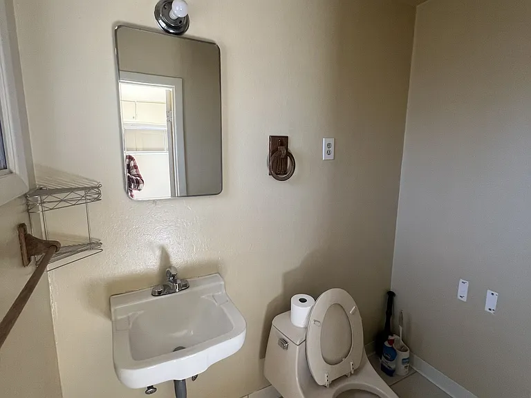 1465 King Ln — Photo 5