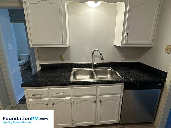 4th image of 3892 Oak Branch Cir W