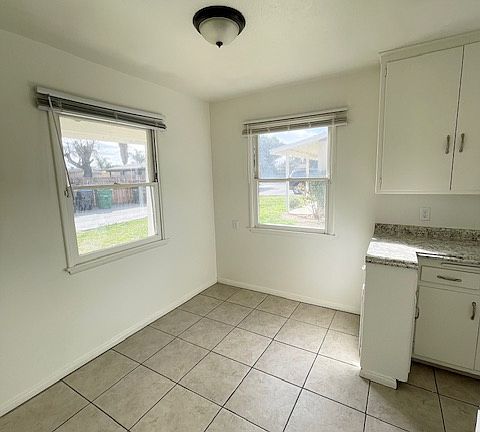 3rd image of 24450 Myers Ave