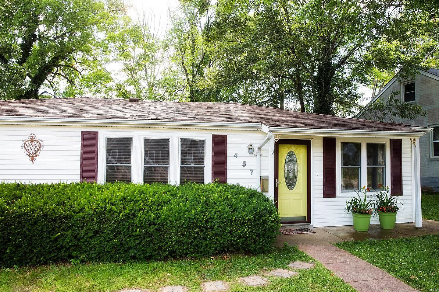 457 Heman Dr photo 1