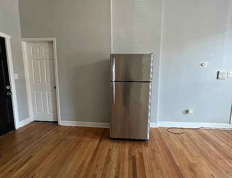 1942 S Carpenter St #1R — Photo 5