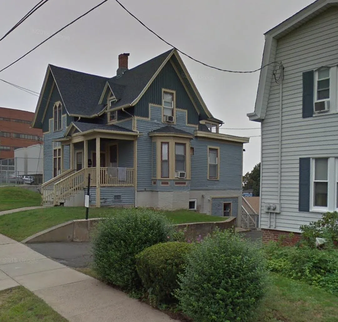 4 bed, 1.5 bath, 1400 sqft, $2,500 — Photo 2