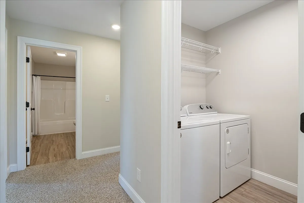 4 Woods Ln — Photo 3