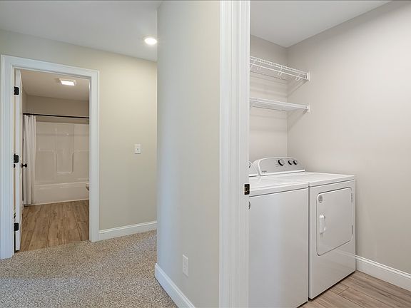 3rd image of 4 Woods Ln