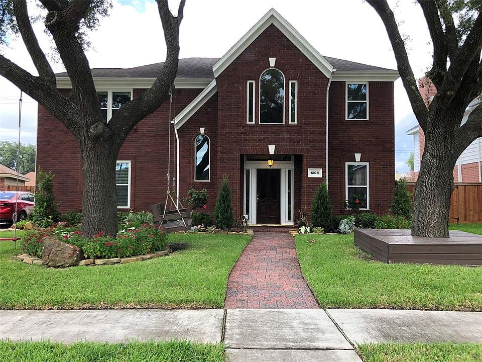 1st image of 1205 Comanche St