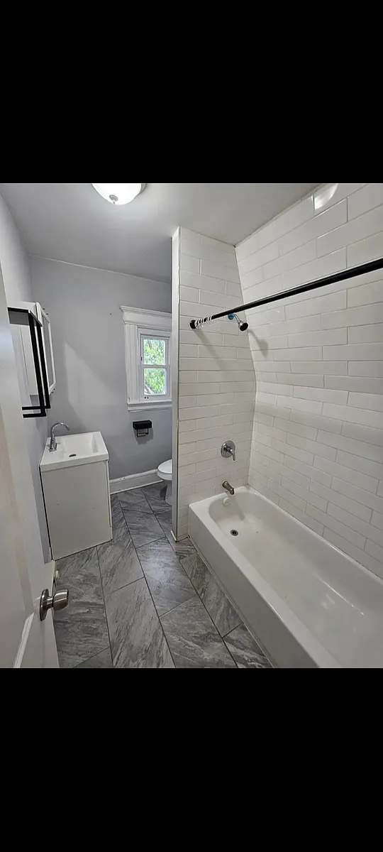 Building Photo - 102 Vermont Ave #L3