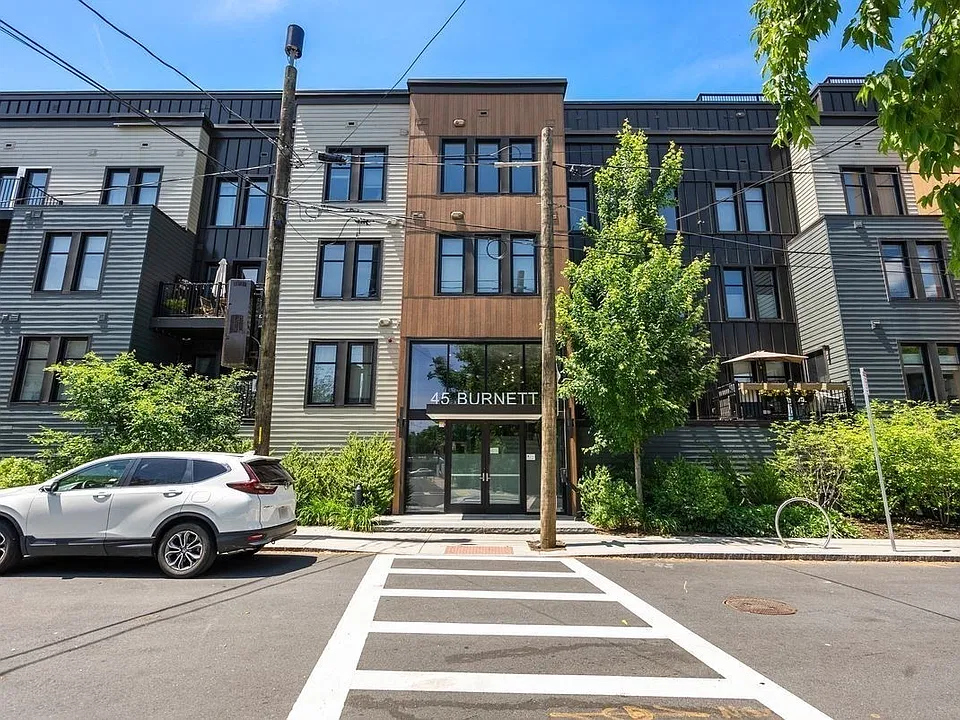 45 Burnett St #203