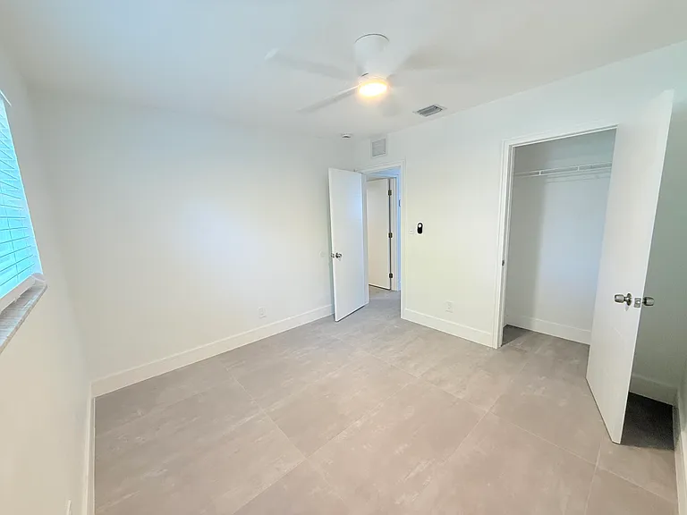 2611 NW 21st St — Photo 8