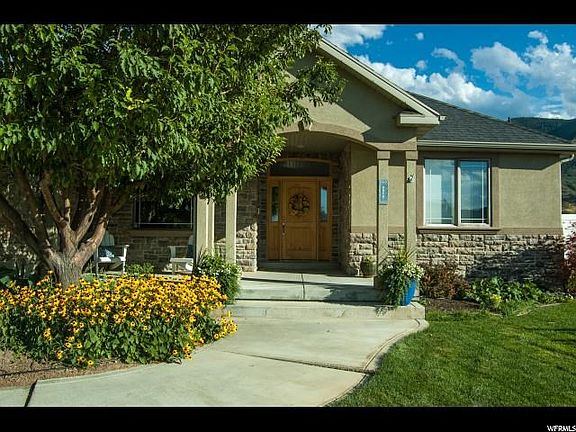 3rd image of 2976 E Canyon Crest Dr