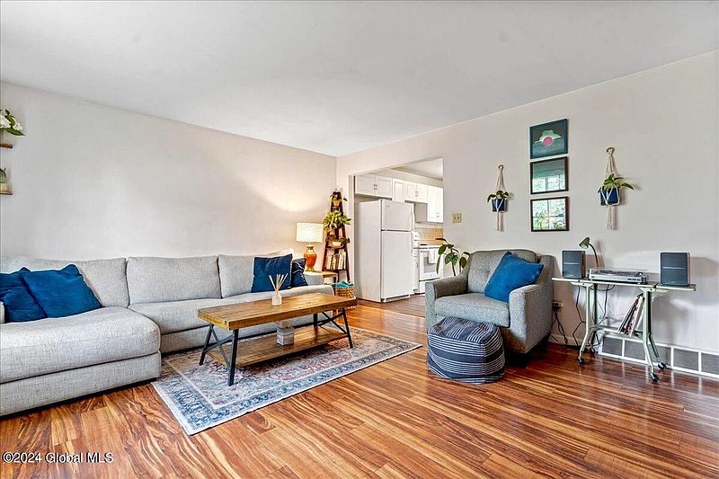 5th image of 209 Sherman Avenue
