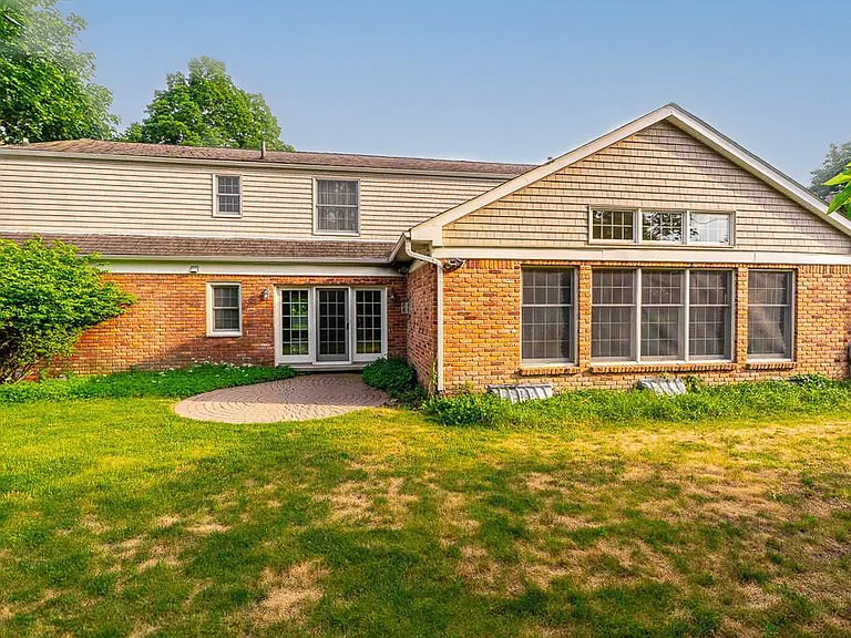 1688 Northlawn Blvd — Photo 44