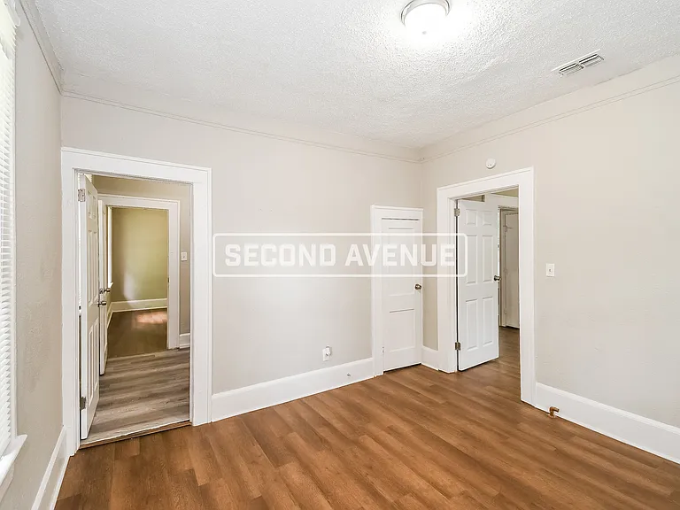 204 W 23rd St — Photo 16