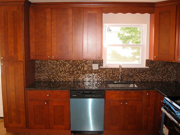 4th image of 154 McVeigh Ave