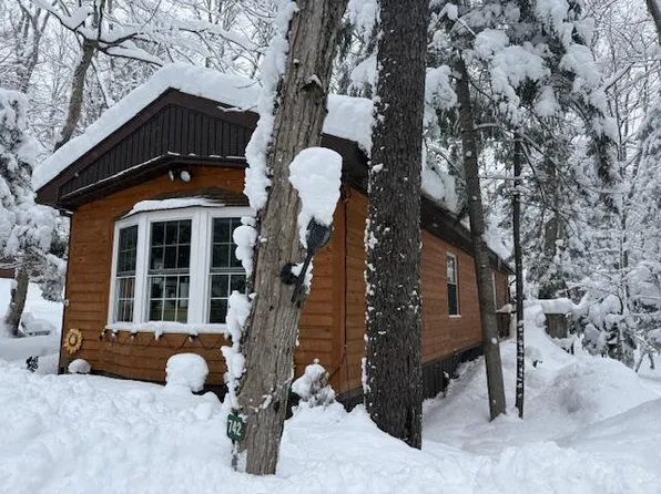 724 Whitetail Ln, Old Forge, NY 13420