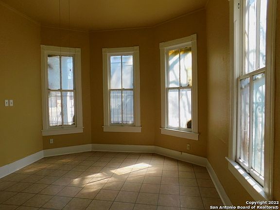 4th image of 401 W Elmira St APT 1