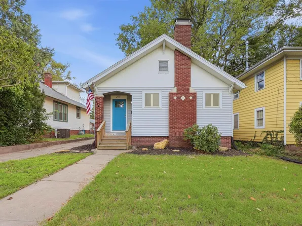2111 SW Huntoon St, Topeka, KS 66604