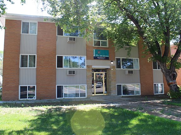 4th image of 2805 Parliament Ave