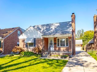 20883 Hawthorne St, Harper Woods, MI 48225
