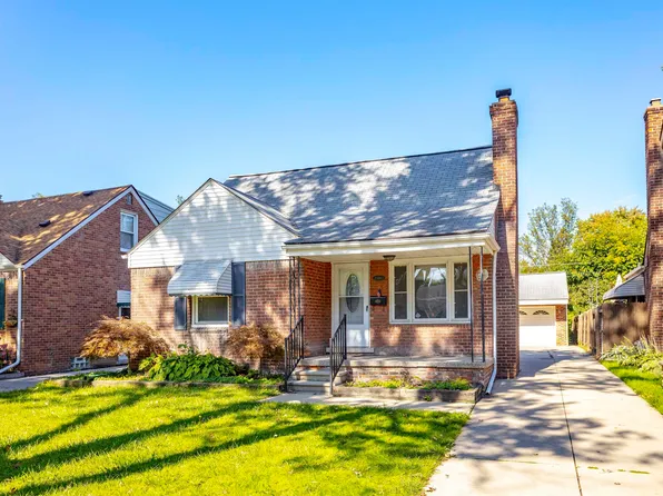 20883 Hawthorne St, Harper Woods, MI 48225