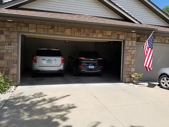 roomy three stall garage
