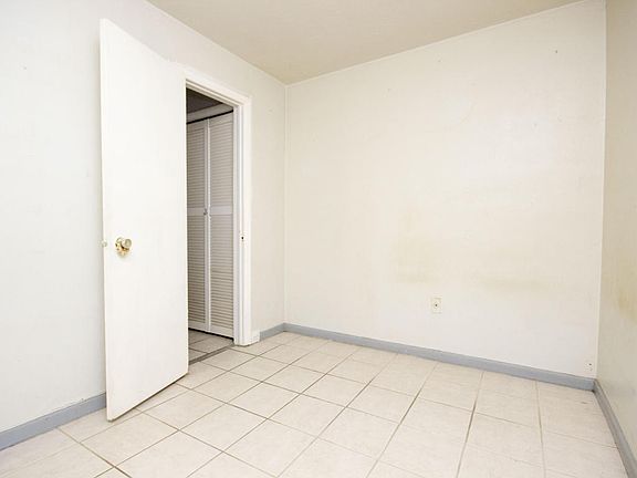 4th image of 202 Caroline St APT 204