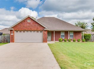 2474 Harris Dr, Fayetteville, AR 72701
