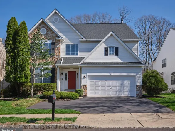 204 Riverwoods Dr, New Hope, PA 18938