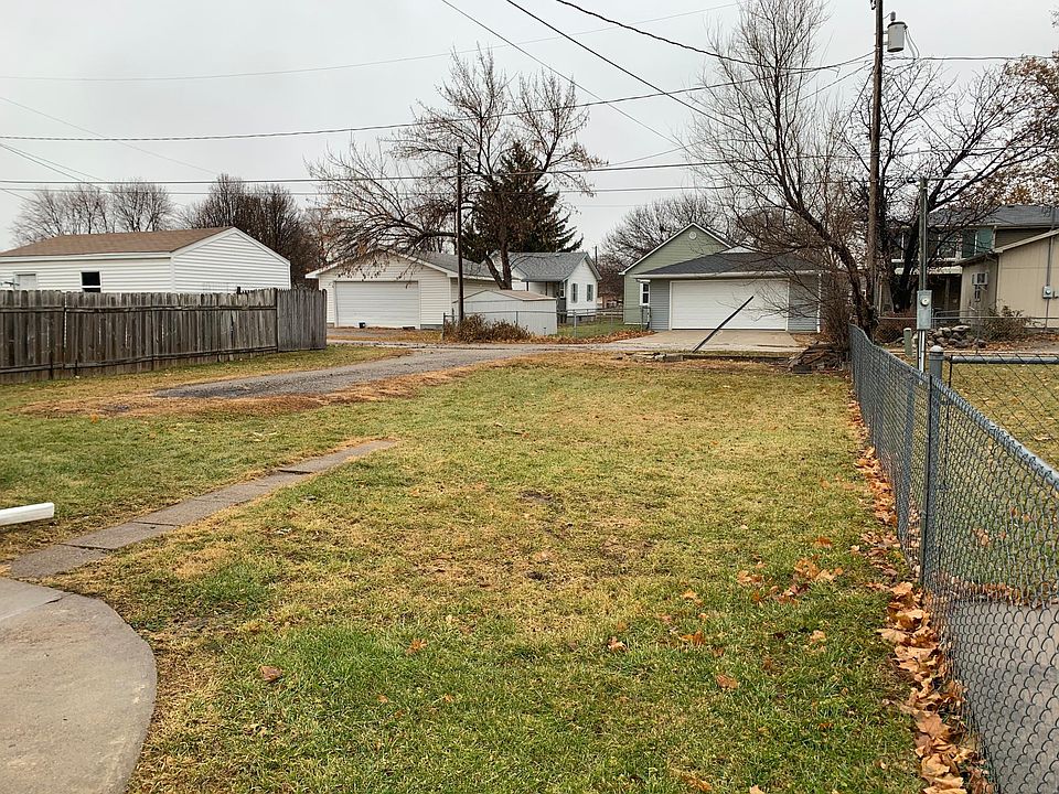 2nd image of 1924 Avenue D