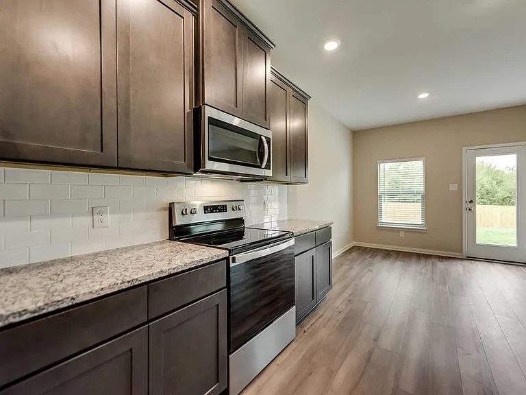 312 Golden Sands Ln — Photo 3