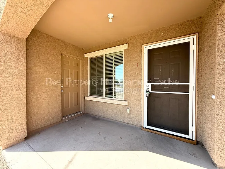 10402 N 9th Ave #1 — Photo 2