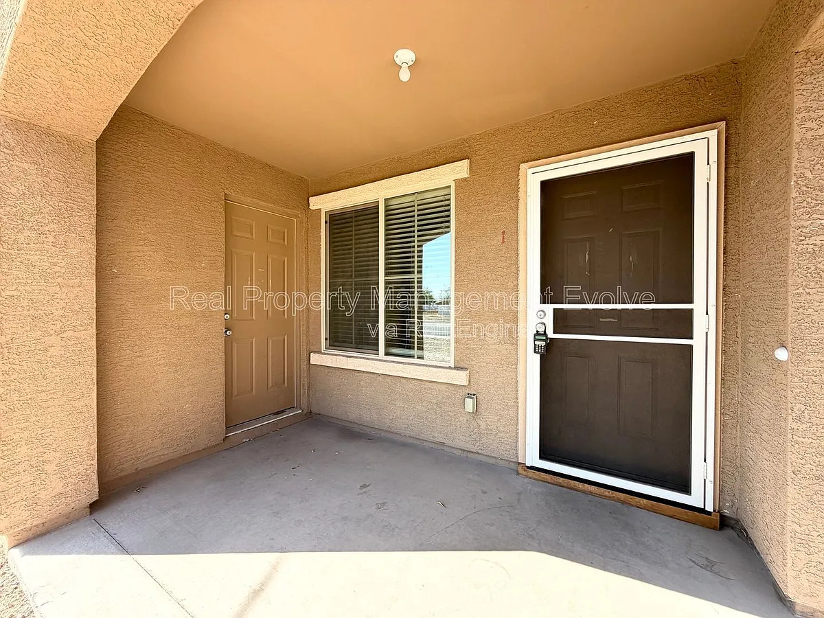 Building Photo - 10402 N 9th Ave #1