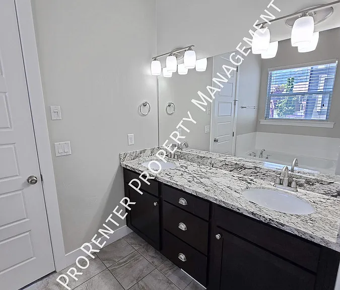 1308 E Maple Way — Photo 15