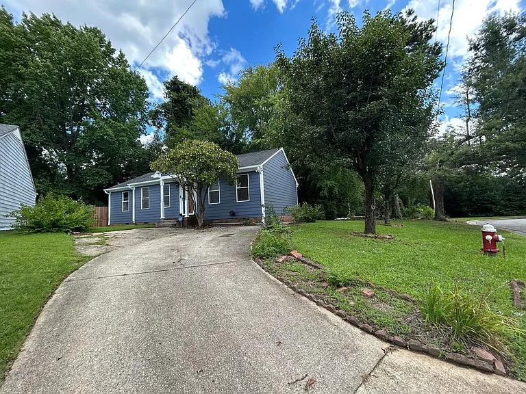 808 Circle Dr — Photo 3