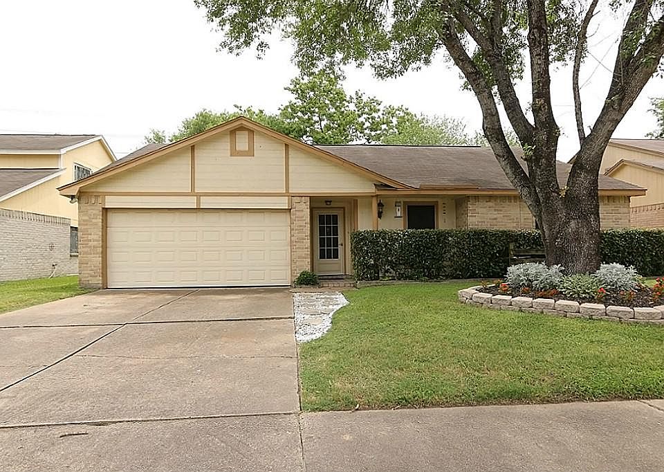 10226 Autumn Meadow Lane in White Oak Bend, a place to call home.