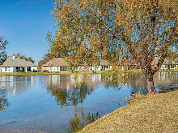 5th image of 473 Lakeshore Dr