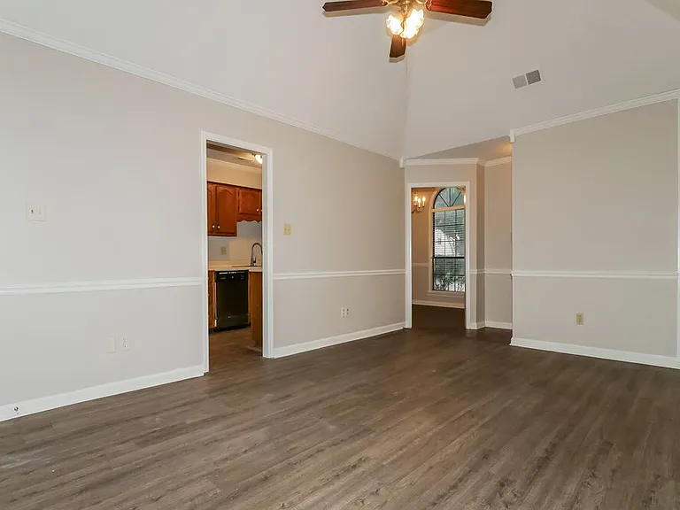 2590 Laurelcrest Dr — Photo 5