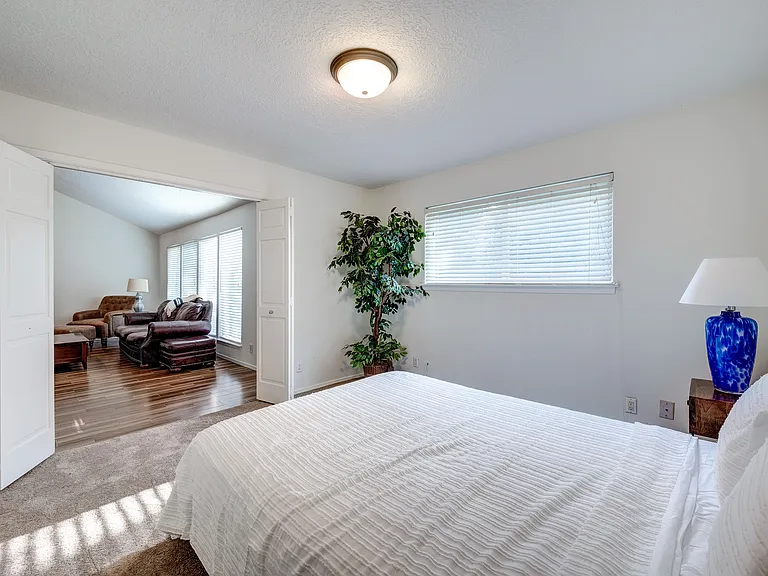 1722 S Kirkwood Rd — Photo 45