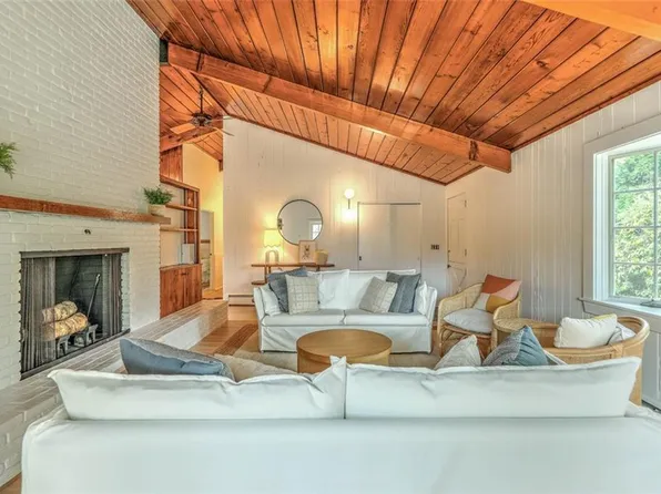 90 Wright Ave, South Kingstown, RI 02879
