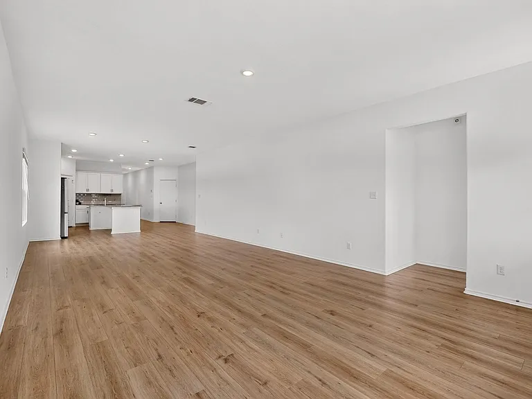 941 Legends Ln — Photo 7